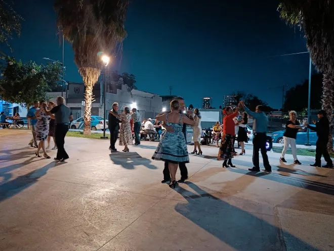 Image - La Razón Nl Samuel García Quiere Destruir La Plaza Gastronómica... ¡para Construir Estacionamiento! Denuncian Tala De árboles.