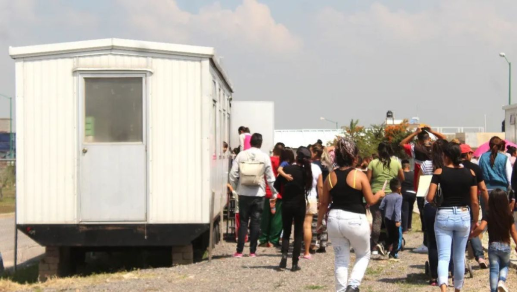 Image - La Razón Nl Aulas-móviles-en-nuevo-león-samuel-garcía-rezago-educativo