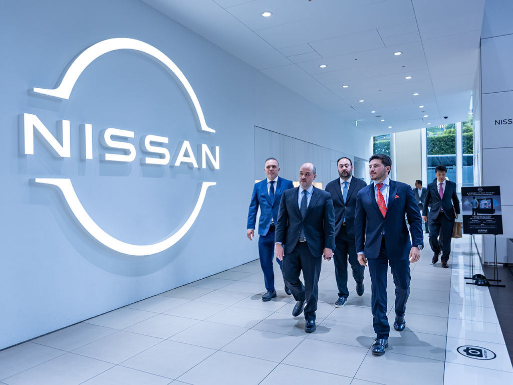 Cuestionan Al Gobernador De Nuevo León - La Razón Nl Samuel García Y Otros Políticos En El Corporativo Nissan