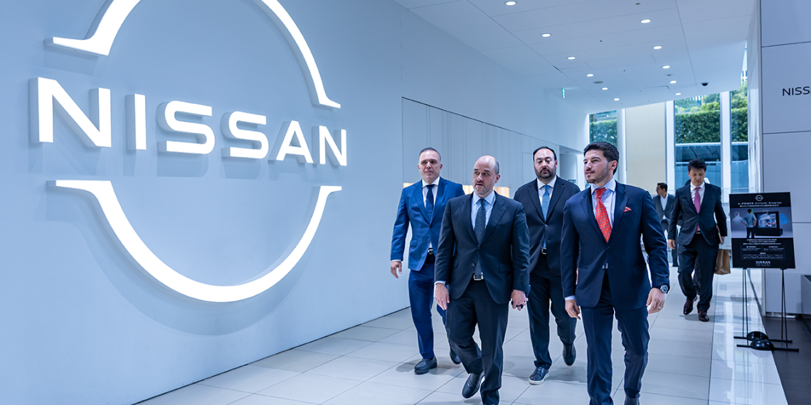 Cuestionan Al Gobernador De Nuevo León - La Razón Nl Samuel García Y Otros Políticos En El Corporativo Nissan - La Razón Nl