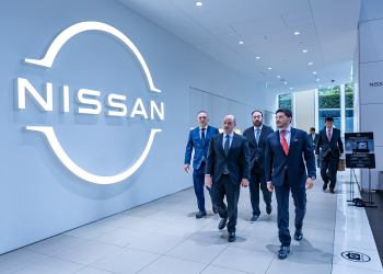 Samuel García Y Otros Políticos En El Corporativo Nissan - La Razón Nl