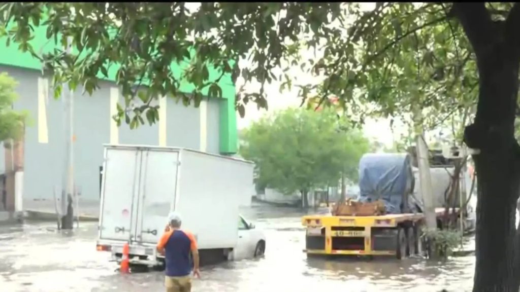Automoviles-atrapados-por-lluvia-en-monterrey - La Razón Nl Fotografía De Inundación En Zona Metropolitana De Monterrey