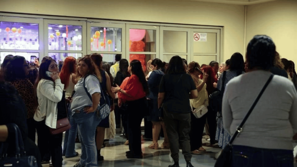 Evento Del Día De Las Madres Deja a Madres De Familia Indignadas En Nuevo León Por Falta De Espacios