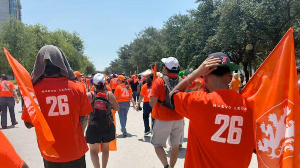 Acarreados Naranjas De Samuel Y Mariana Ocasionan Denuncias Penales En Nuevo León - La Razón Nl