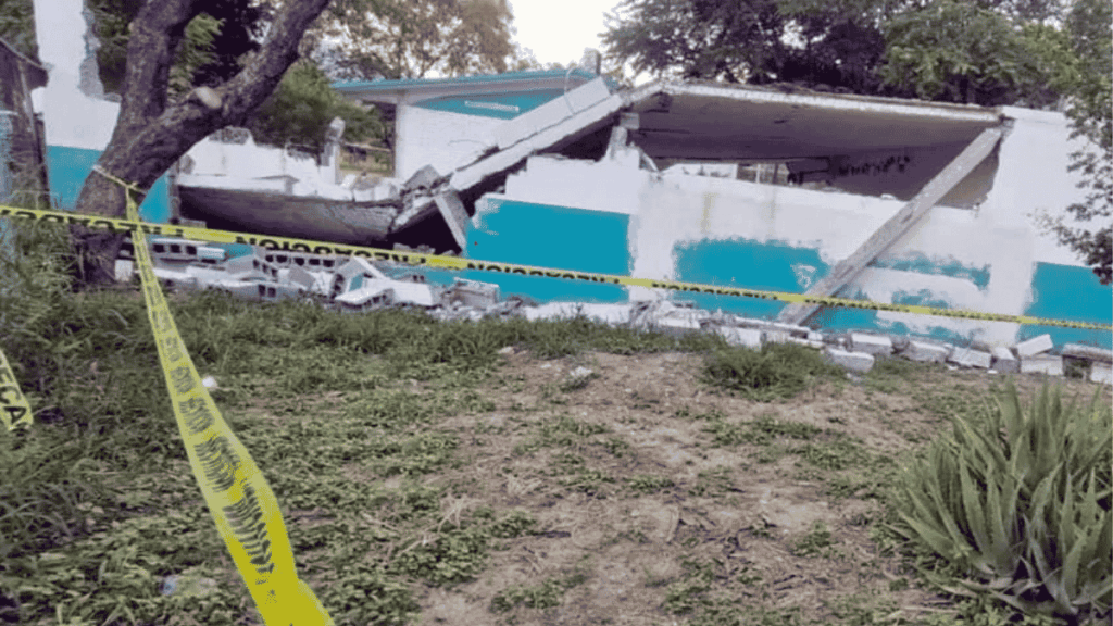 Demolición En El Cam Porque Tiran Aulas De Cam Por Fallas - La Razón Nl