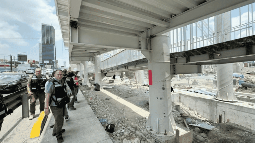 Nuevo León Sepultado En Agua Luego De La Clausura Del Puente De La Virgen - La Razón Nl - La Razón Nl